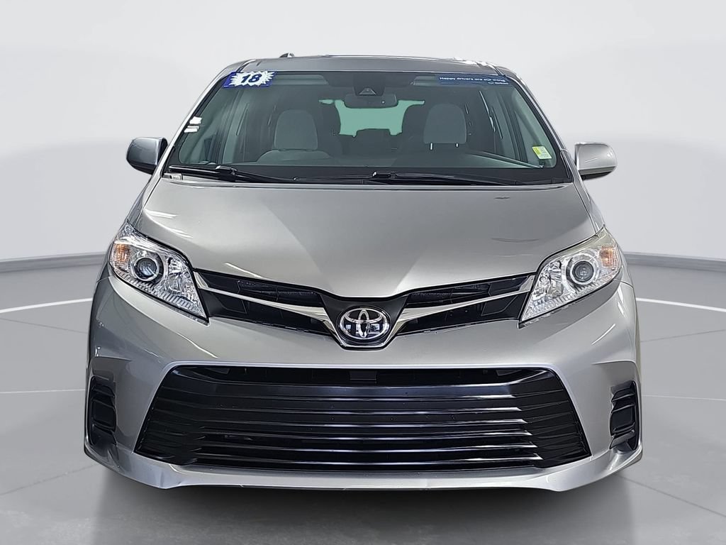 Used 2018 Toyota Sienna LE w/ Carpet Mat Package FWD image 10