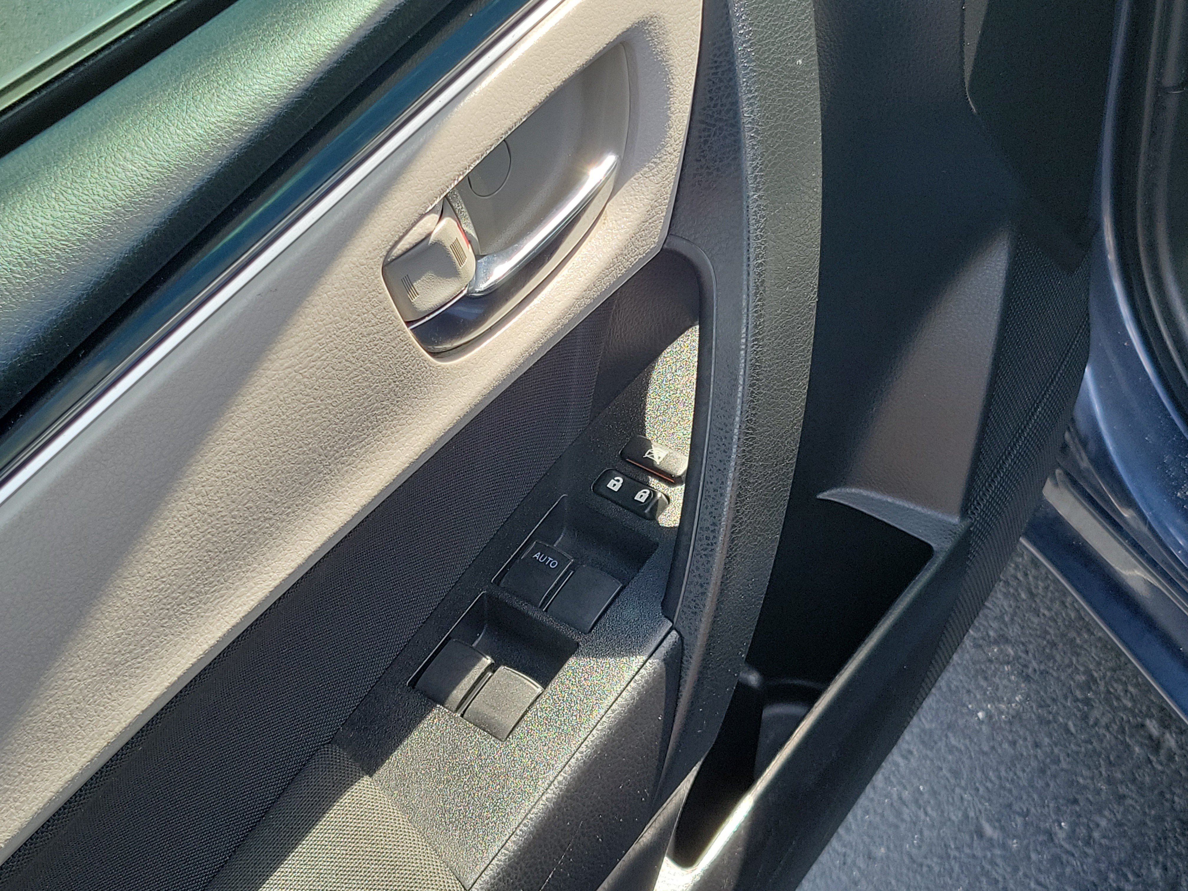Certified 2018 Toyota Corolla LE FWD image 18