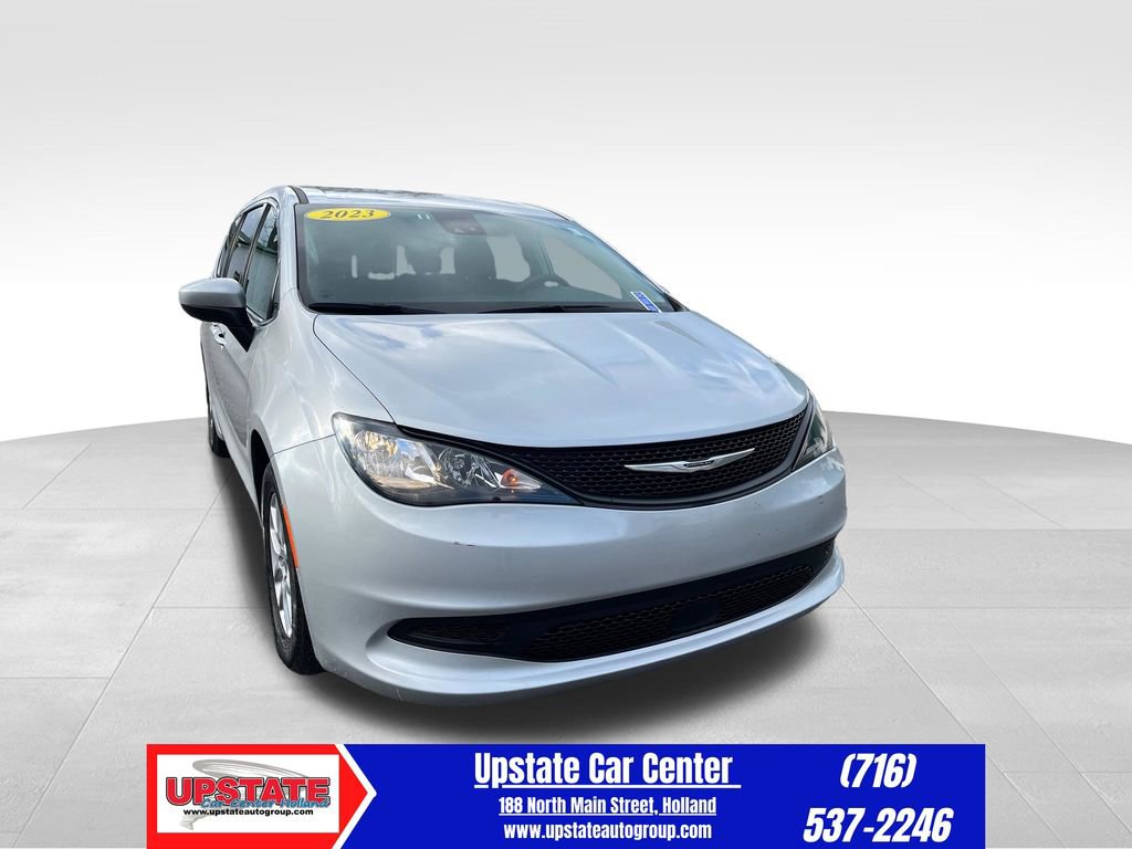 Used 2023 Chrysler Voyager LX image 1