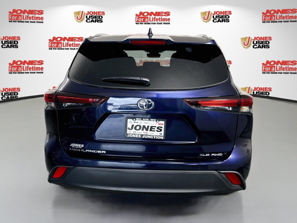 Used 2025 Toyota Highlander XLE AWD/4WD image 16
