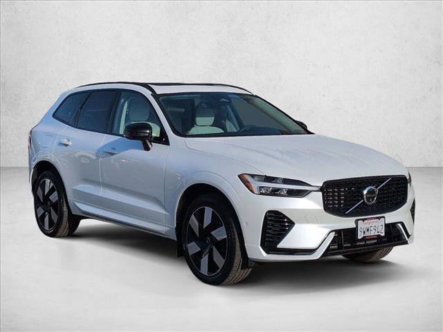 Used 2025 Volvo XC60 T8 Plus w/ Protection Package Premier AWD/4WD image 3