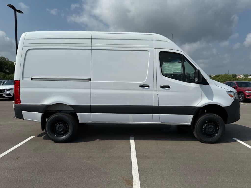 Used 2025 Mercedes-Benz Sprinter 2500 image 2