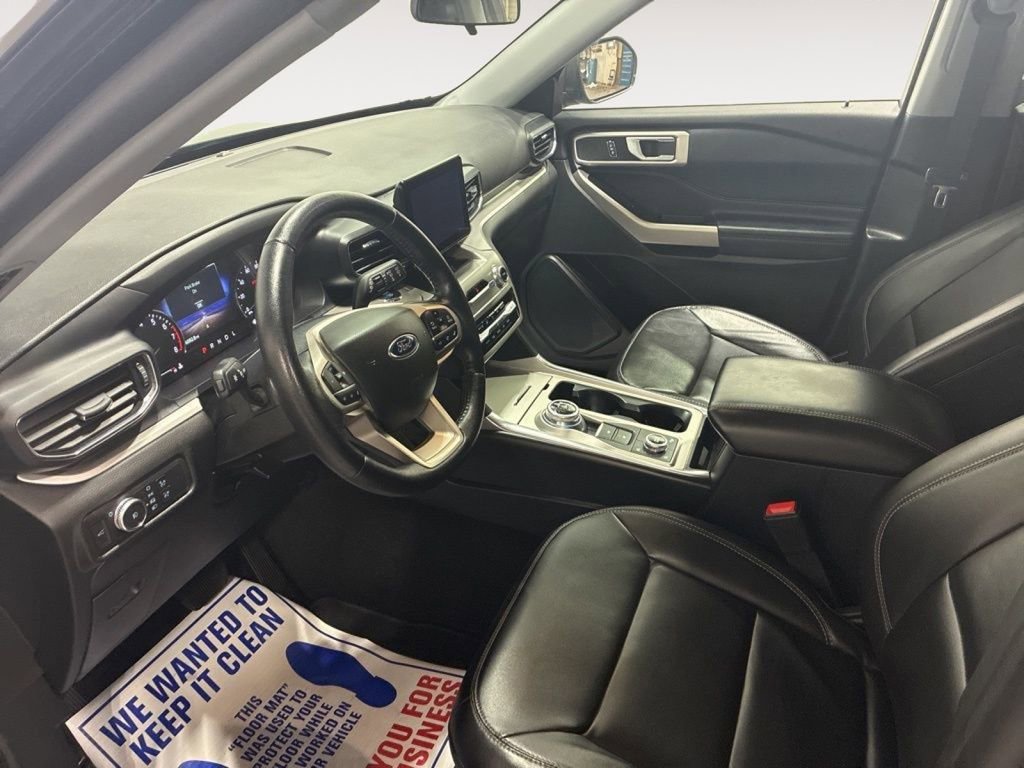 Used 2022 Ford Explorer XLT w/ Equipment Group 202A image 19