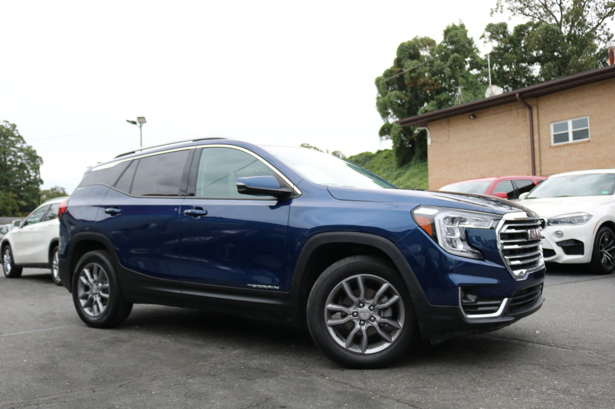 Used 2023 GMC Terrain SLT image 6