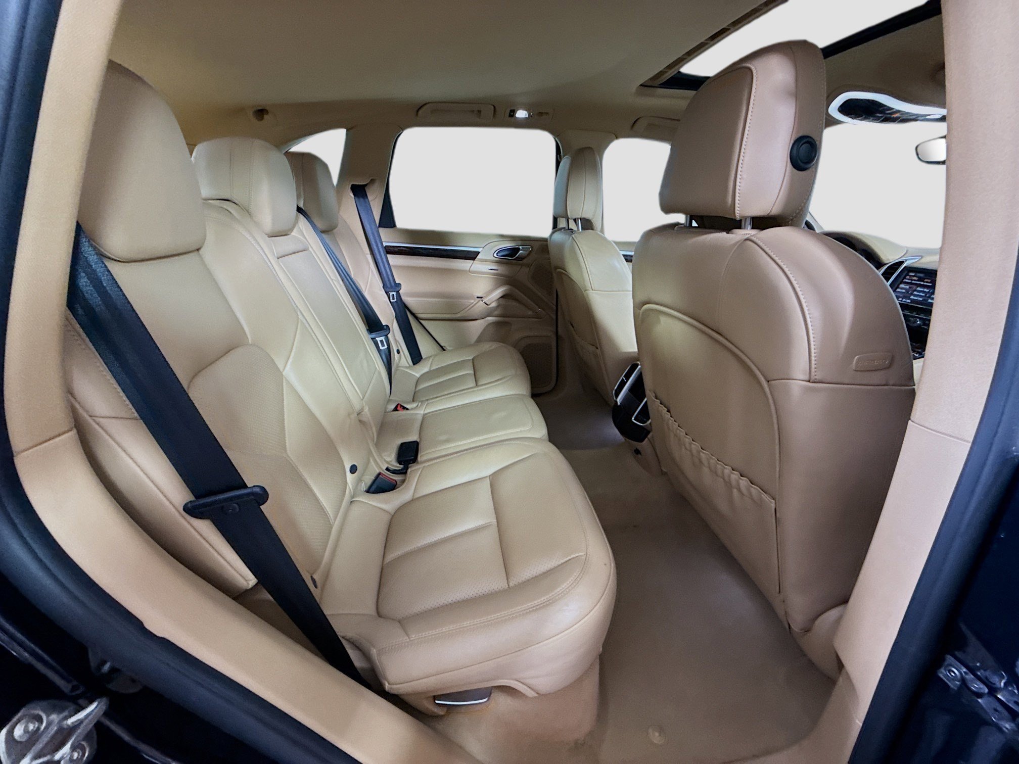 Used 2016 Porsche Cayenne image 25