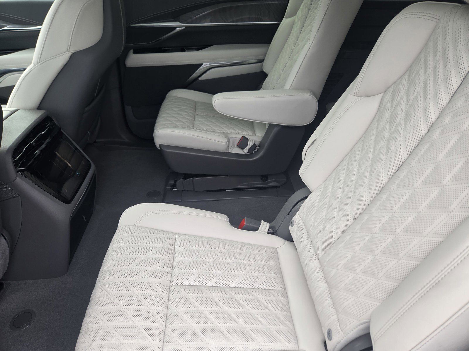 New 2026 Cadillac Escalade IQ Luxury 1 w/ LPO, Radiant Package image 6