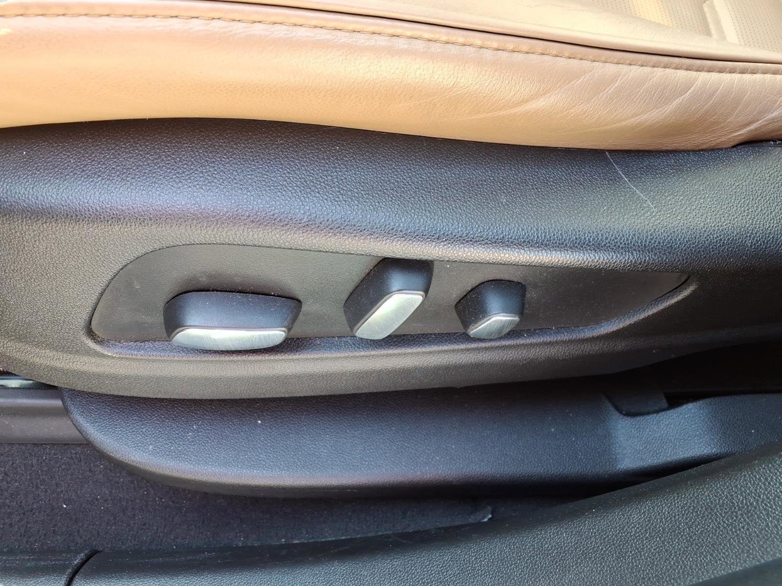 Used 2017 Cadillac XT5 Platinum w/ Driver Assist Package image 19