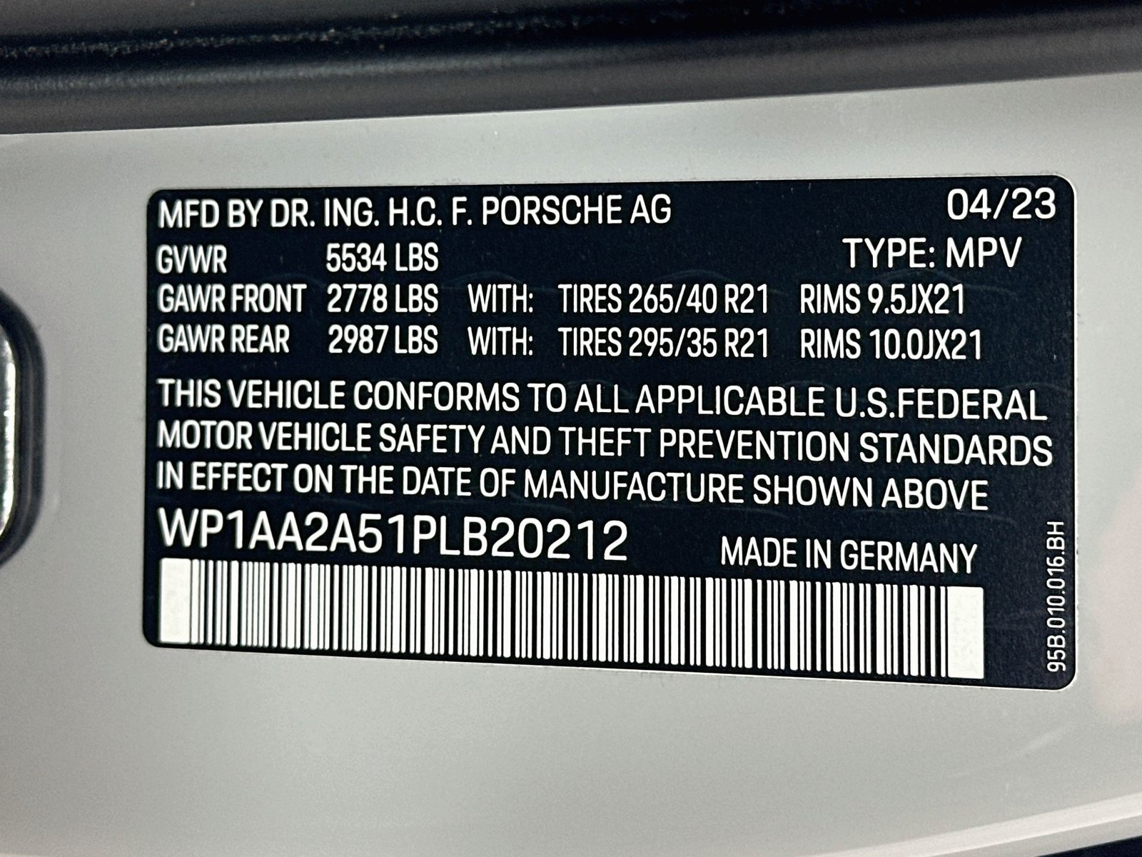 Used 2023 Porsche Macan AWD/4WD image 49