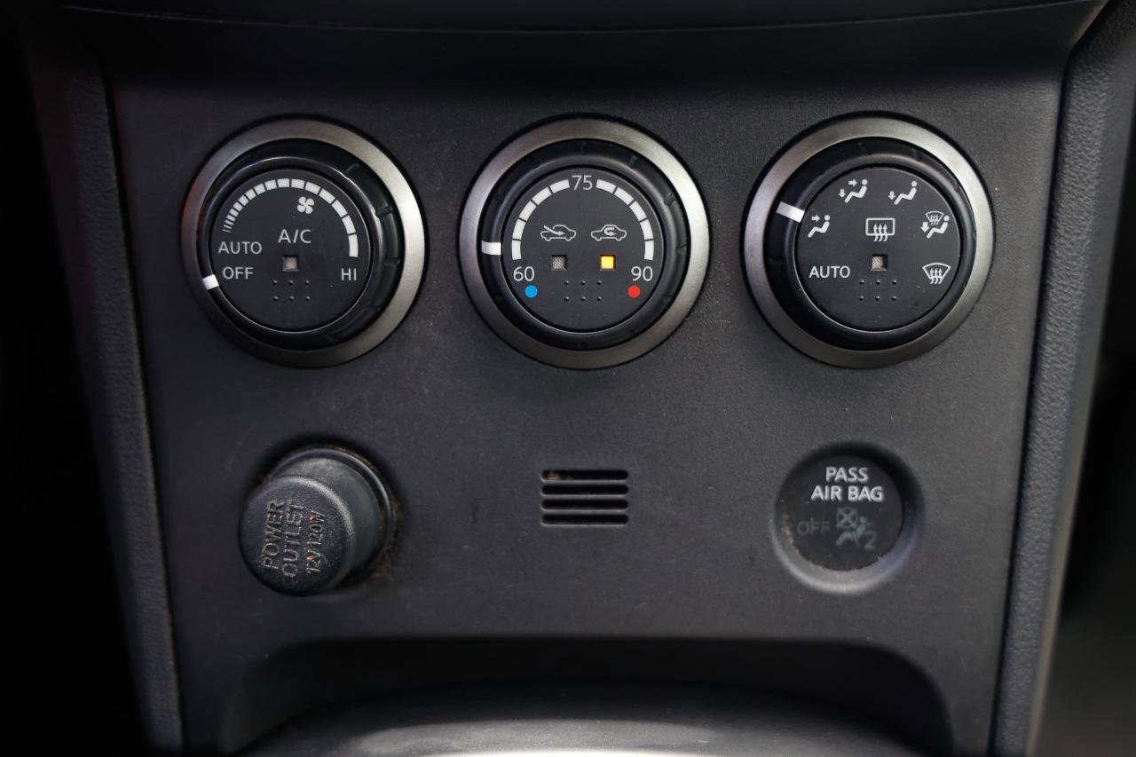 Used 2011 Nissan Rogue SV w/ SL Pkg image 29