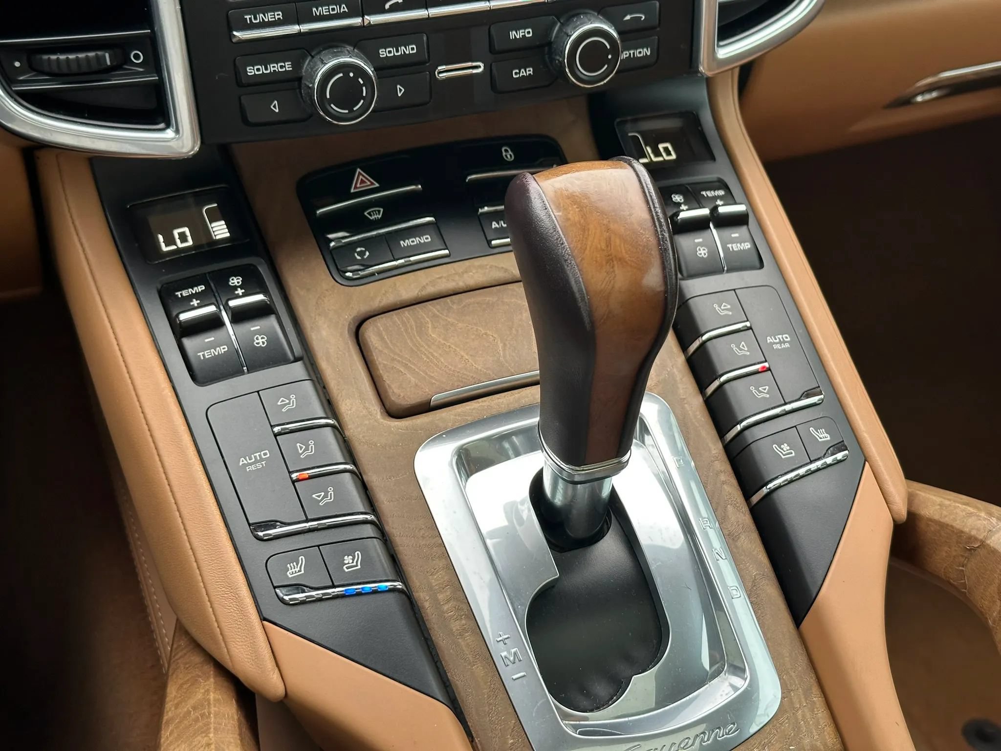 Used 2012 Porsche Cayenne Turbo AWD/4WD image 36