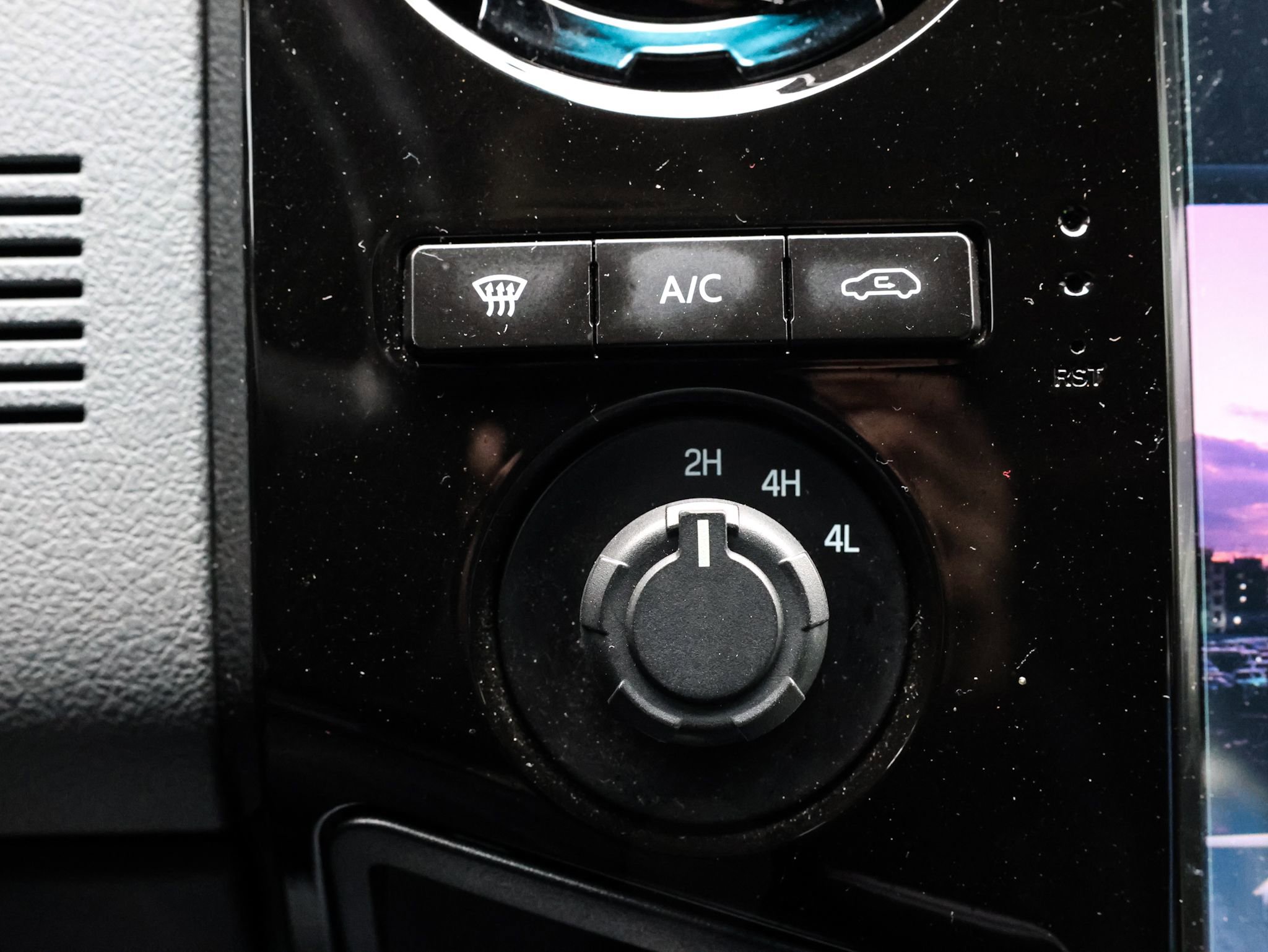 Used 2016 Ford F450 XLT w/ XLT Interior Package image 38