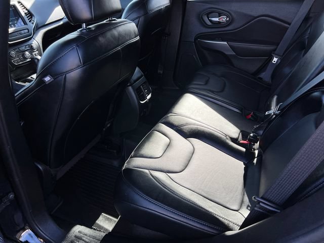 Used 2022 Jeep Cherokee Latitude Lux w/ Mopar Interior Package FWD image 23
