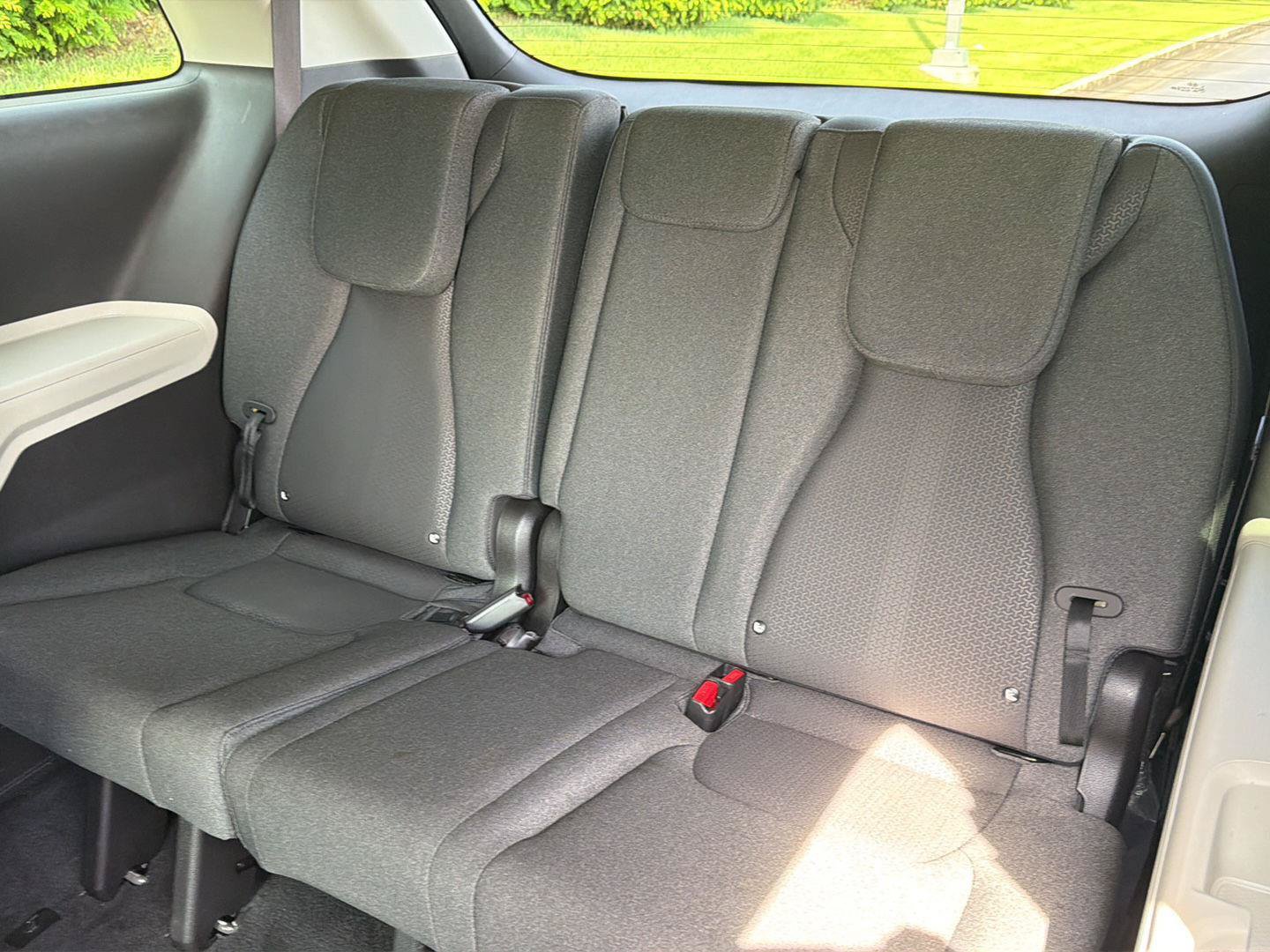 Used 2022 Kia Carnival LX FWD image 11