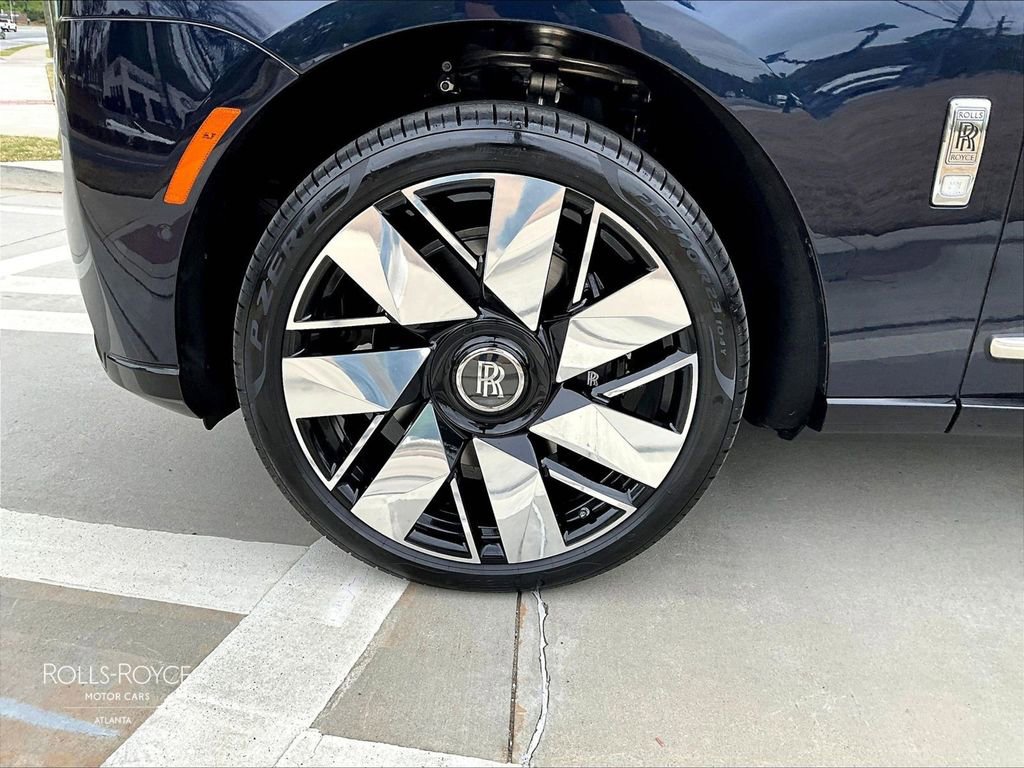 Certified 2026 Rolls-Royce Cullinan image 29