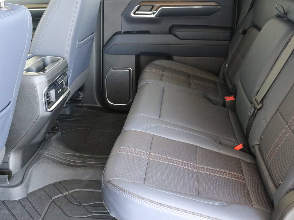 Used 2023 Chevrolet Silverado 1500 High Country w/ High Country Premium Package AWD/4WD image 32