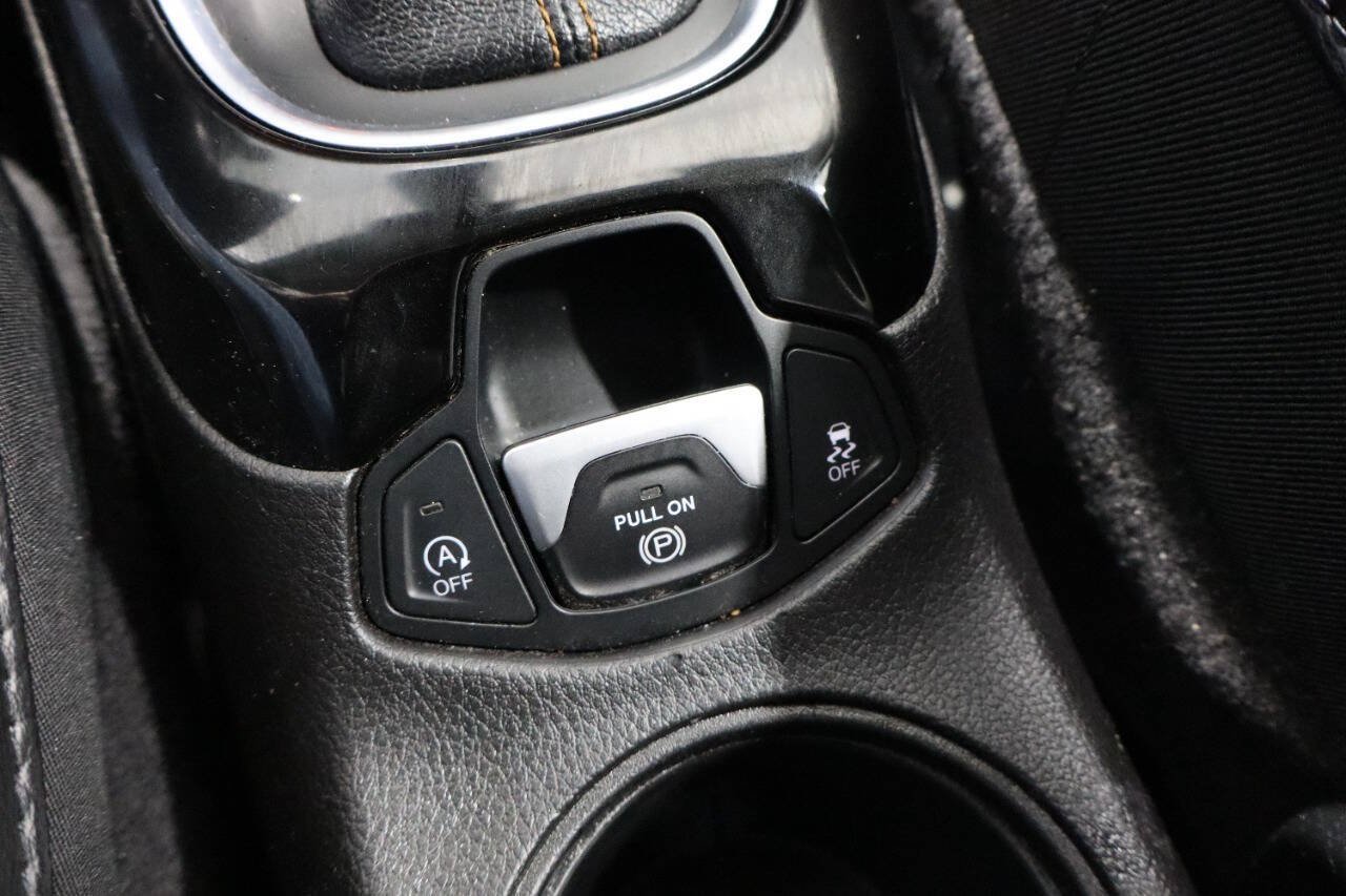 Used 2020 Jeep Compass Limited AWD/4WD image 25