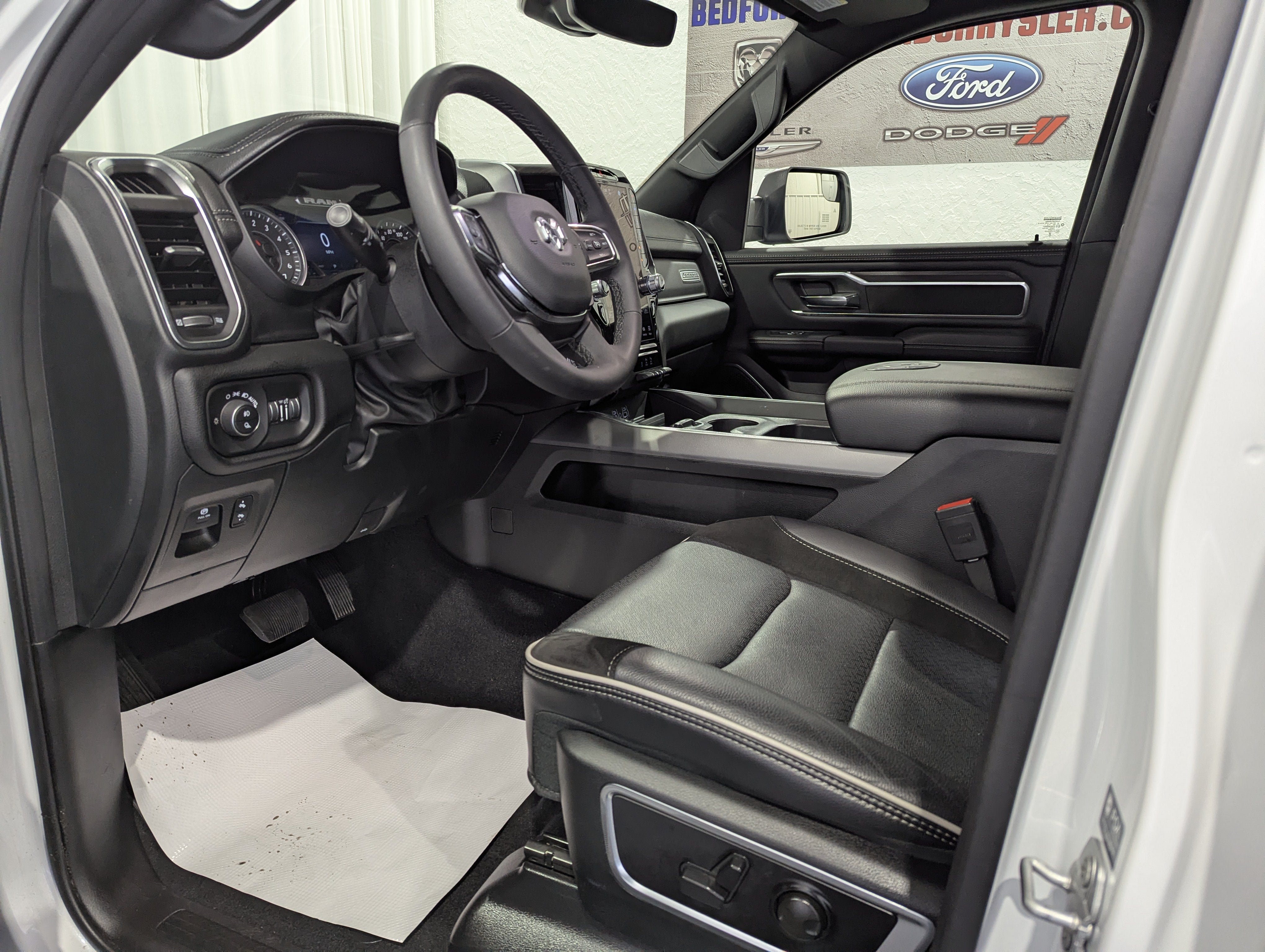 Used 2026 RAM 1500 Laramie AWD/4WD image 15