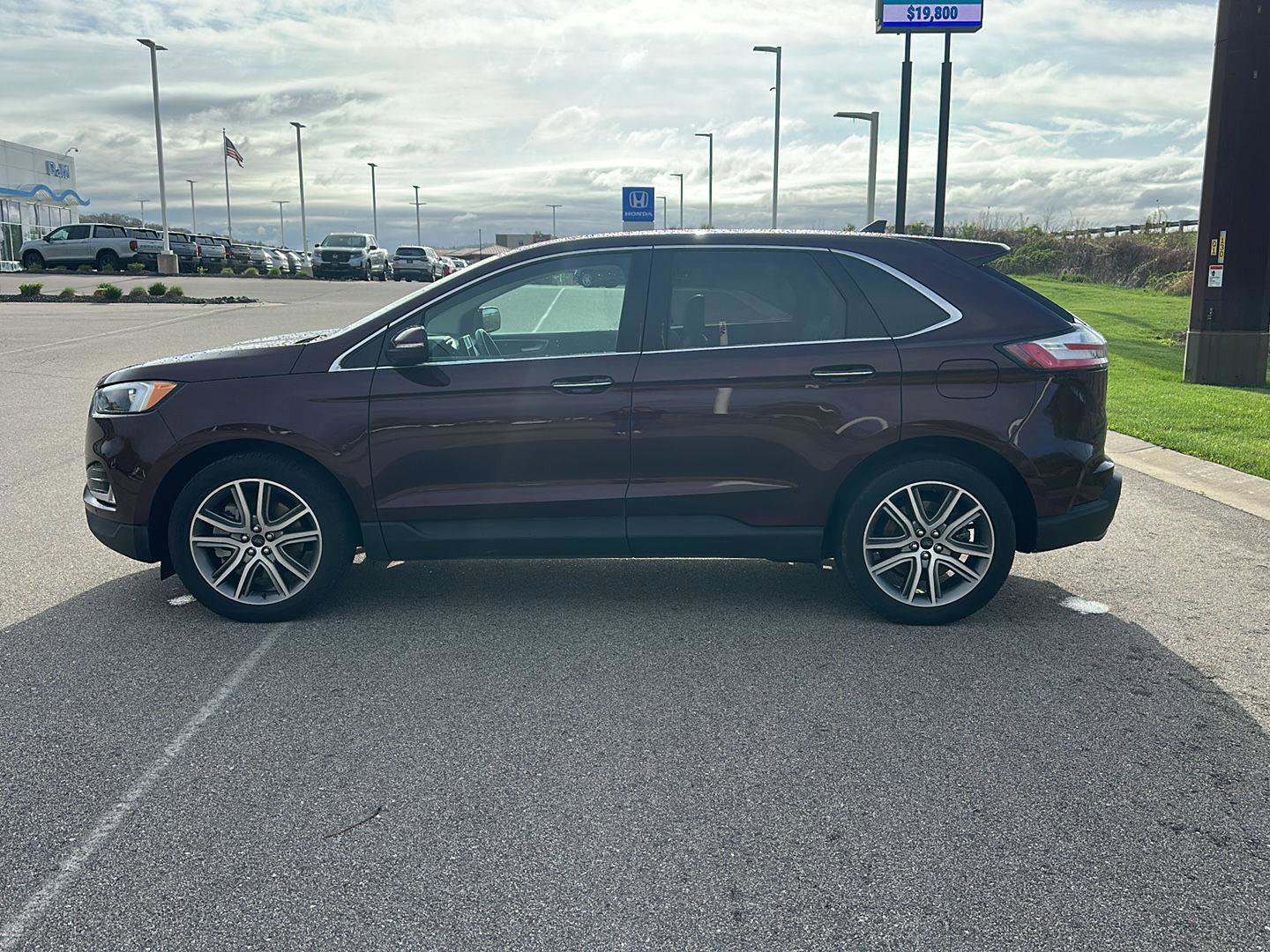 Used 2023 Ford Edge Titanium w/ Class II Trailer Tow Package AWD/4WD image 6