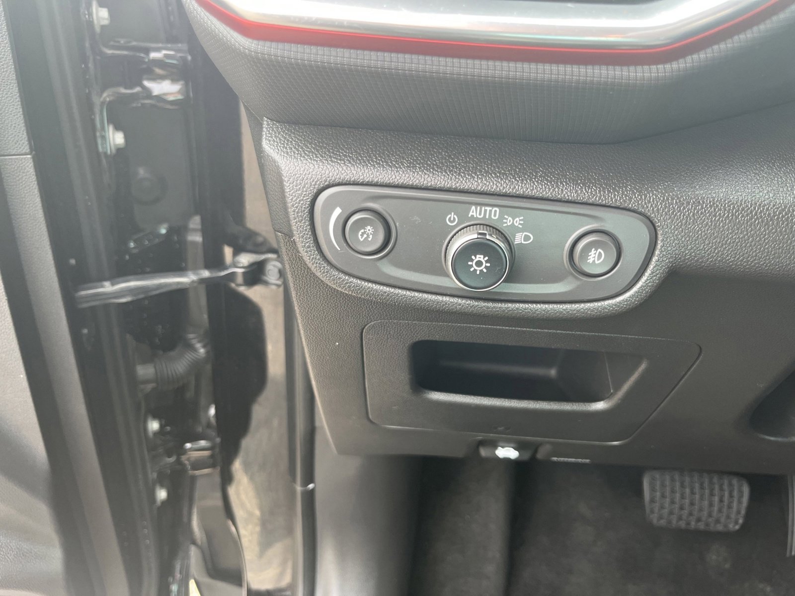 Used 2023 Chevrolet TrailBlazer RS w/ Sun and Liftgate Package image 10