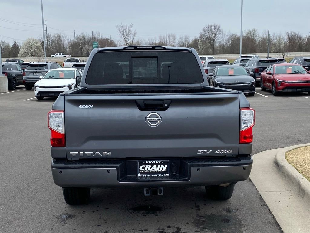 Used 2018 Nissan Titan SV w/ SV Convenience Package image 6