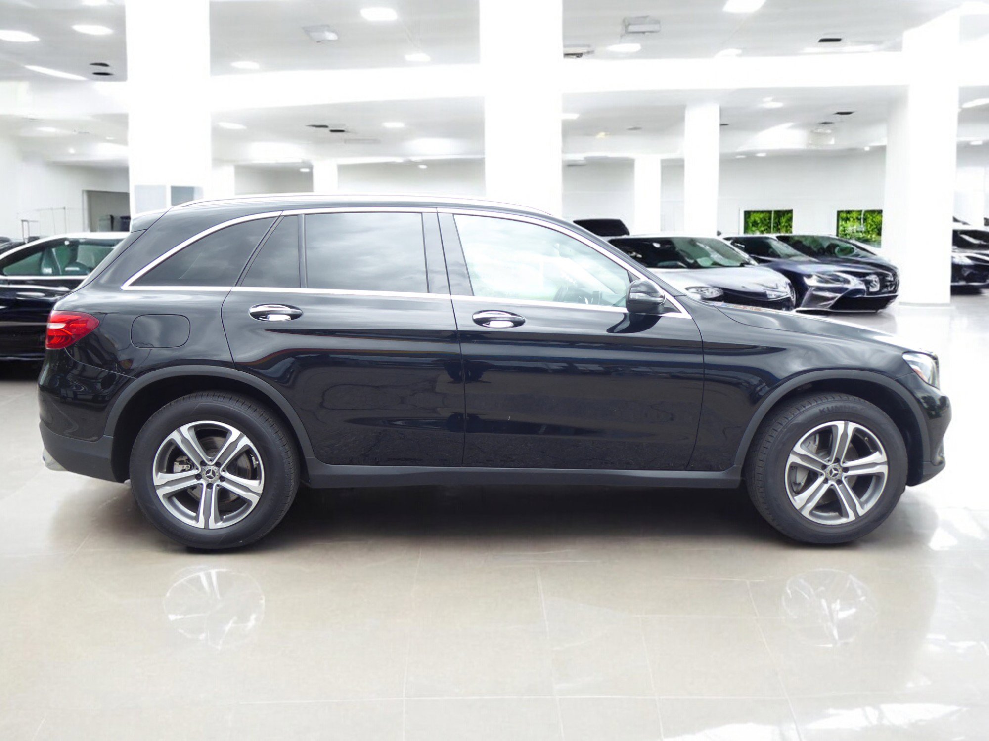 Used 2019 Mercedes-Benz GLC 300 4MATIC w/ Premium Package image 5