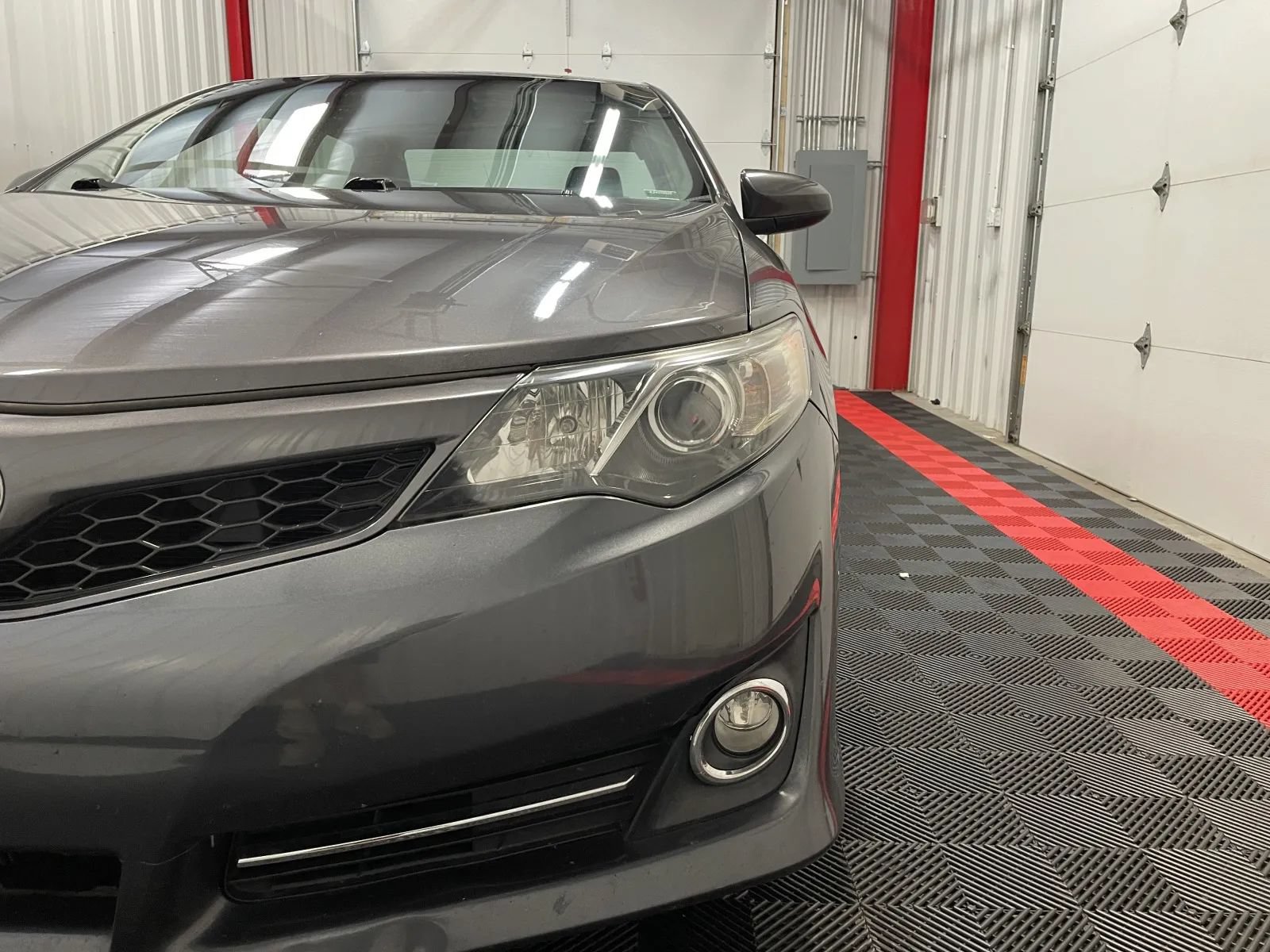 Used 2013 Toyota Camry SE w/ Leather Pkg FWD image 8