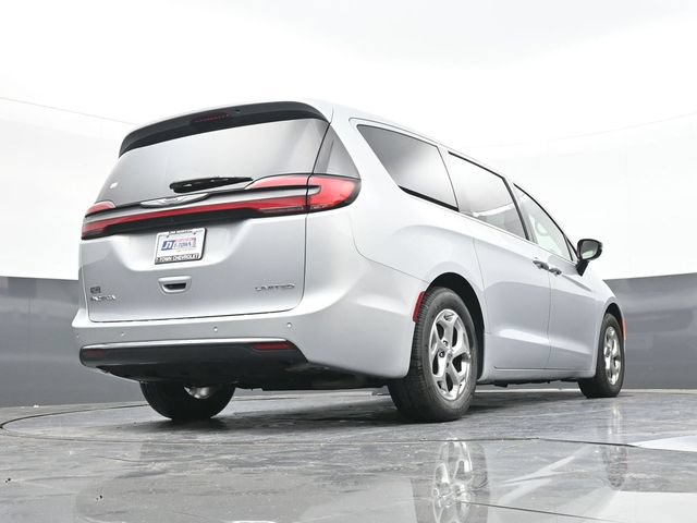Used 2024 Chrysler Pacifica Limited FWD image 44