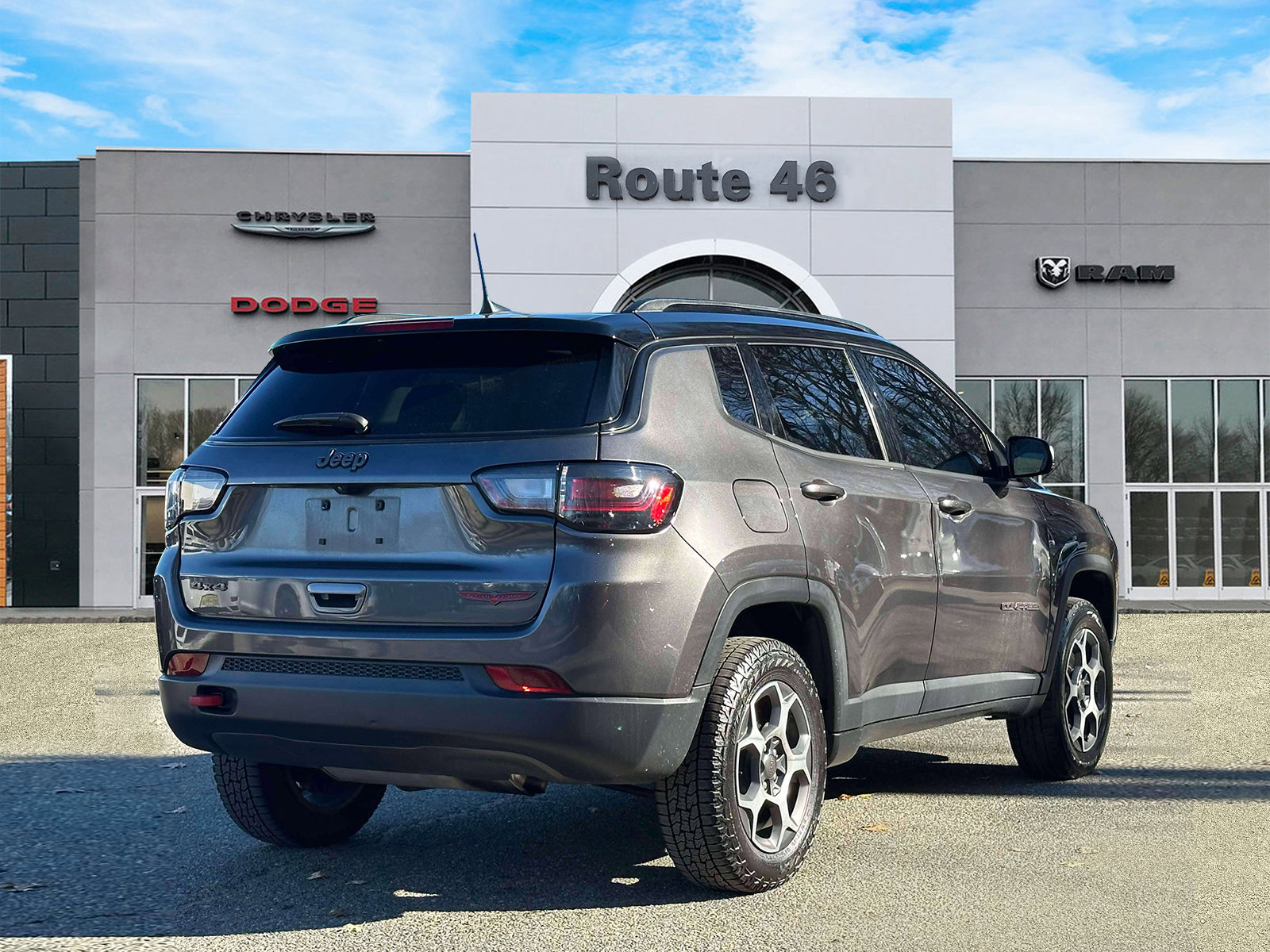 Used 2022 Jeep Compass Trailhawk w/ Trailhawk Elite Group image 5
