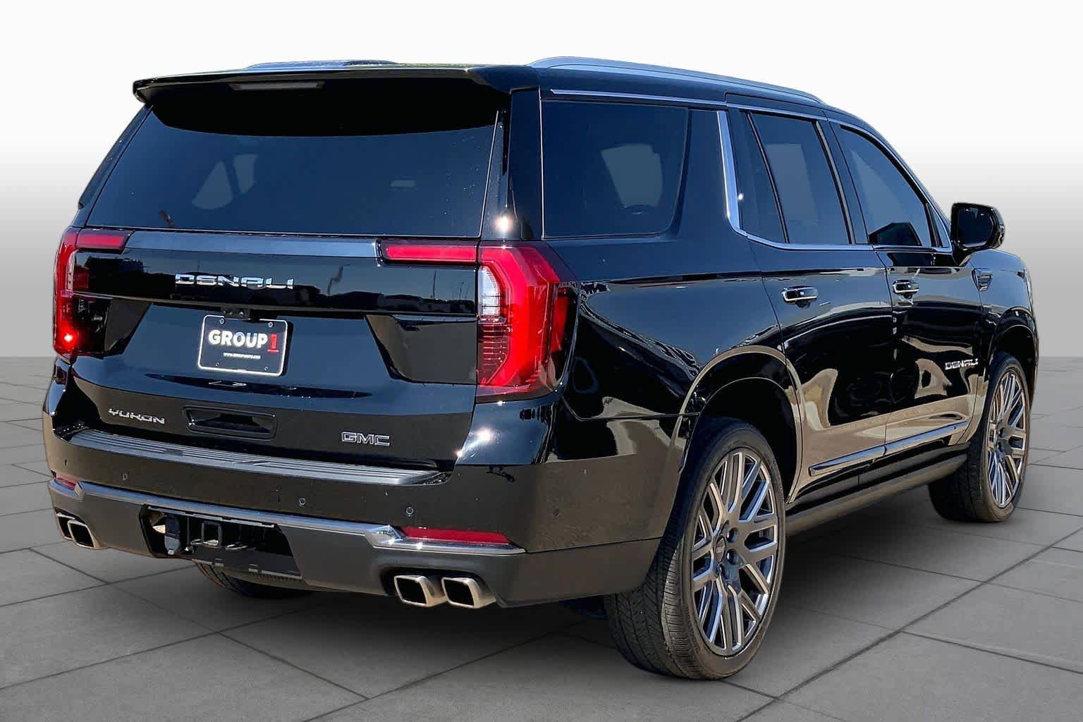 Used 2025 GMC Yukon Denali Ultimate AWD/4WD image 12