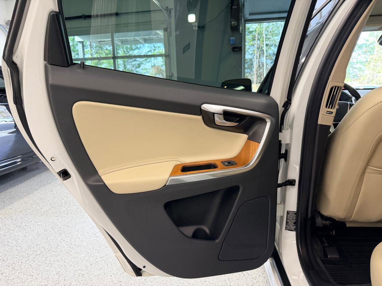 Used 2017 Volvo XC60 T5 Inscription w/ Preferred Option Package image 26