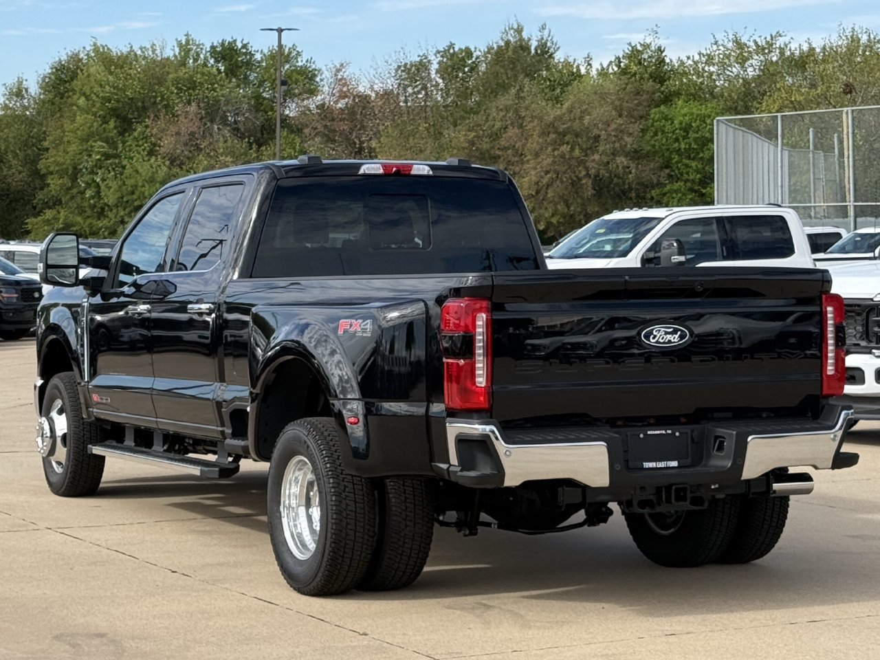 New 2027 Ford F350 Lariat w/ Lariat Premium Package AWD/4WD image 5