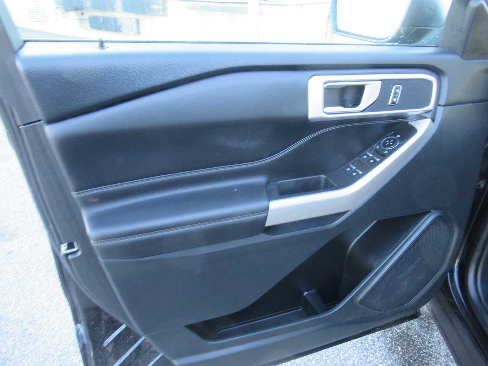 Used 2023 Ford Explorer XLT w/ Equipment Group 202A image 14