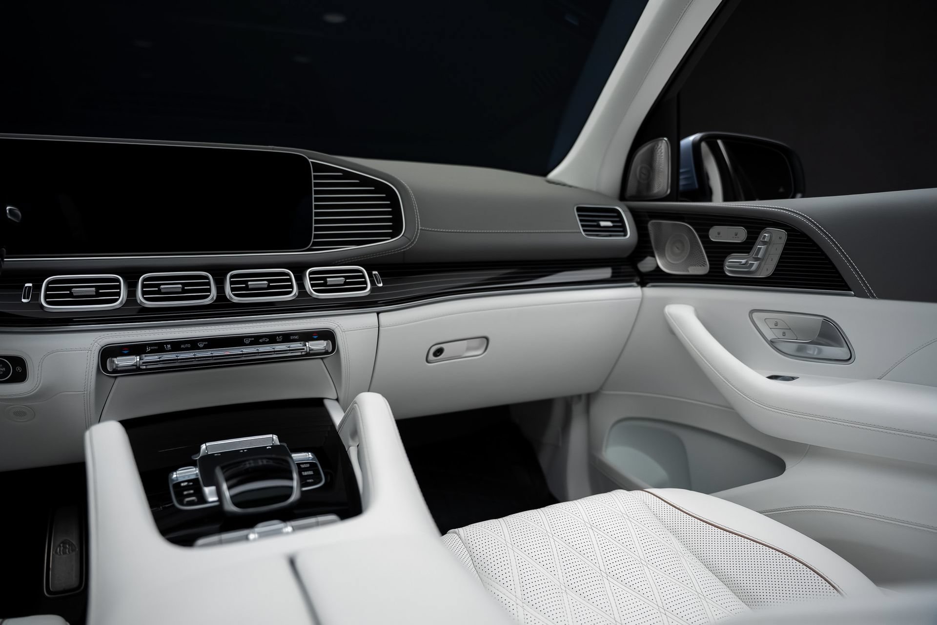 Used 2025 Mercedes-Benz Maybach GLS 600 4MATIC image 43