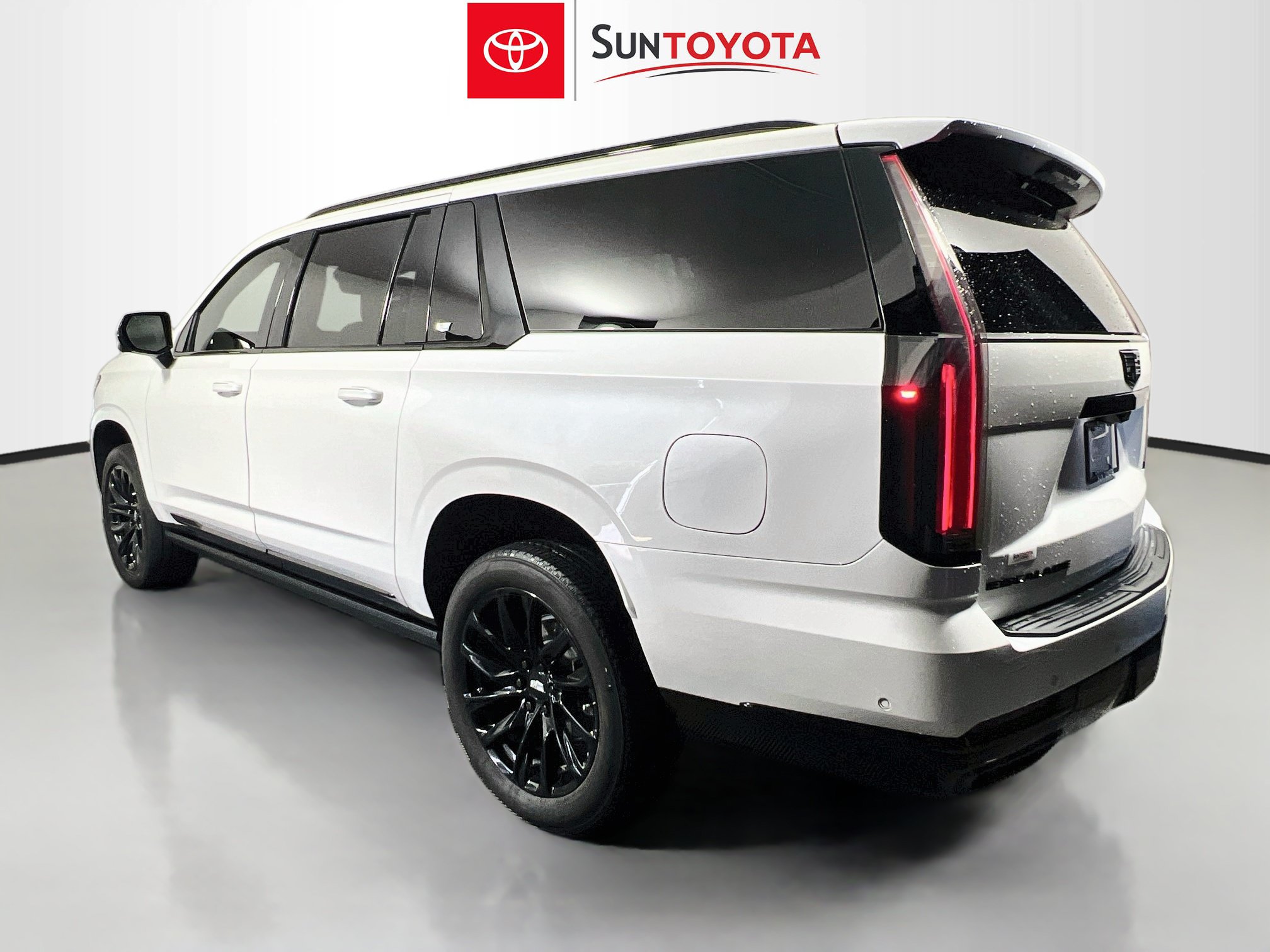 Used 2025 Cadillac Escalade ESV Sport Platinum AWD/4WD image 6