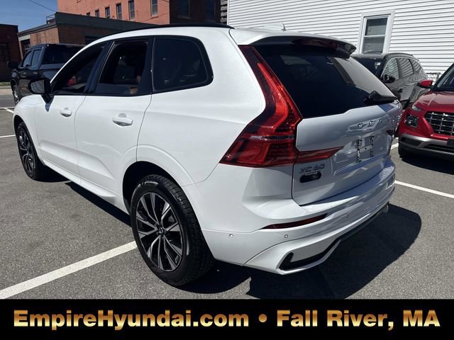 Used 2023 Volvo XC60 B5 Plus image 10