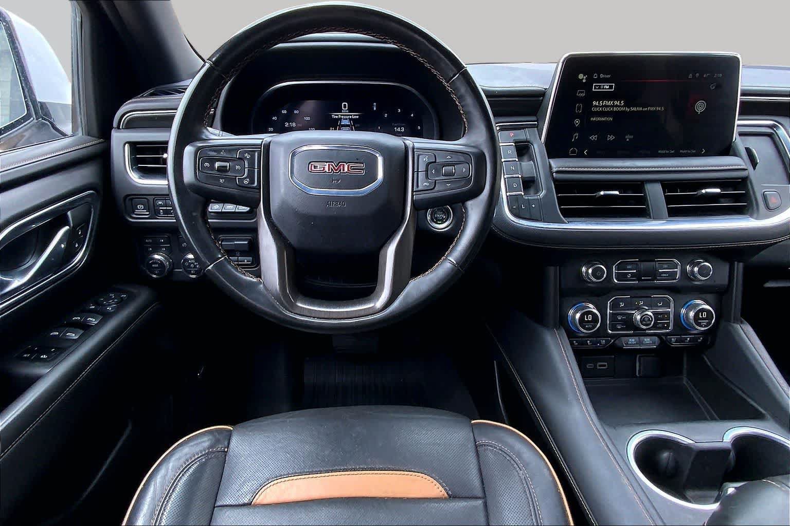 Used 2024 GMC Yukon XL AT4 w/ AT4 Premium Plus Package AWD/4WD image 10