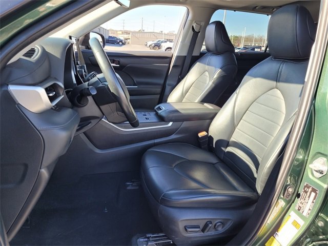 Used 2023 Toyota Highlander XLE image 8
