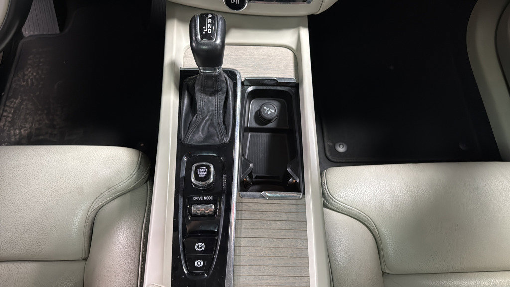 Used 2020 Volvo XC60 T5 Inscription image 32