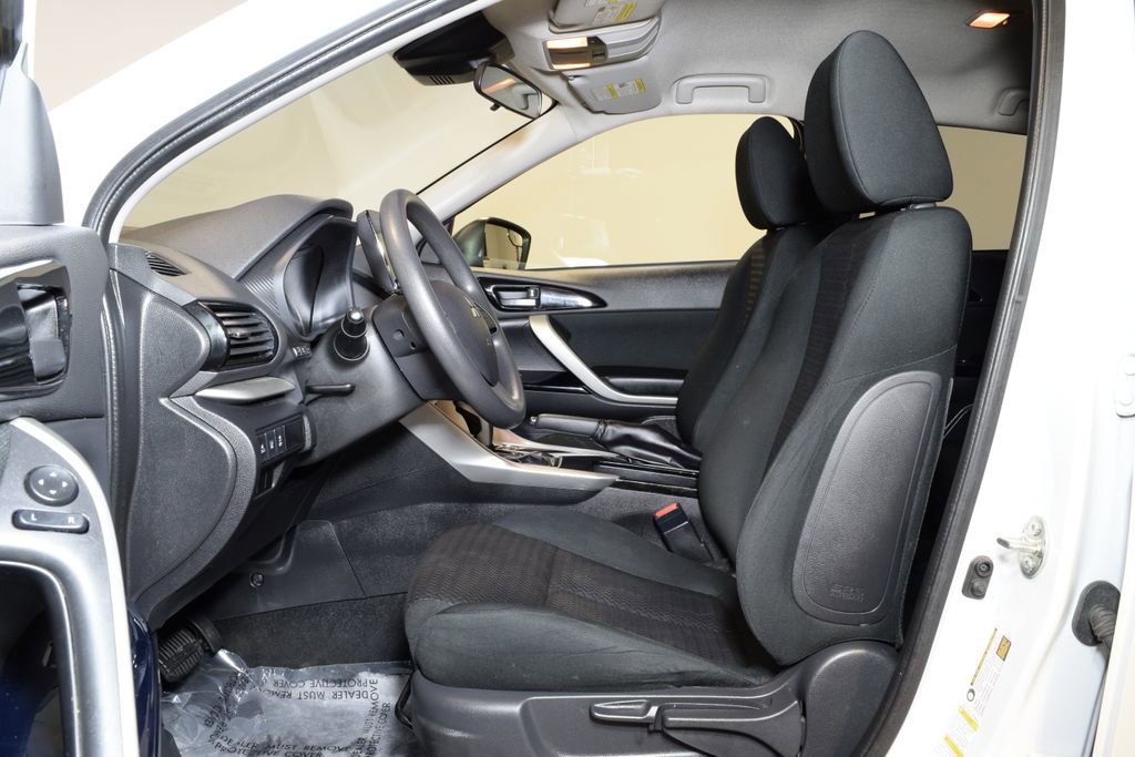 Used 2023 Mitsubishi Eclipse Cross LE image 10