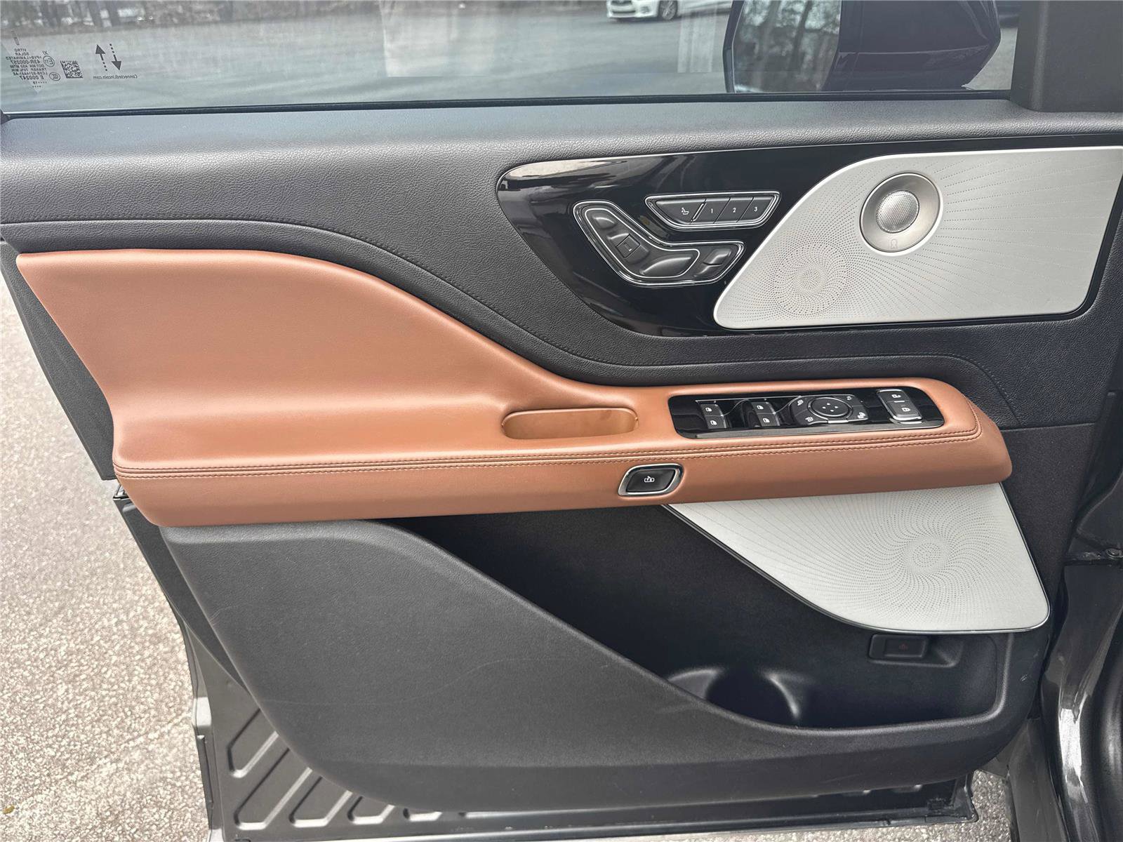 Used 2020 Lincoln Aviator Reserve w/ Equipment Group 202A AWD/4WD image 9