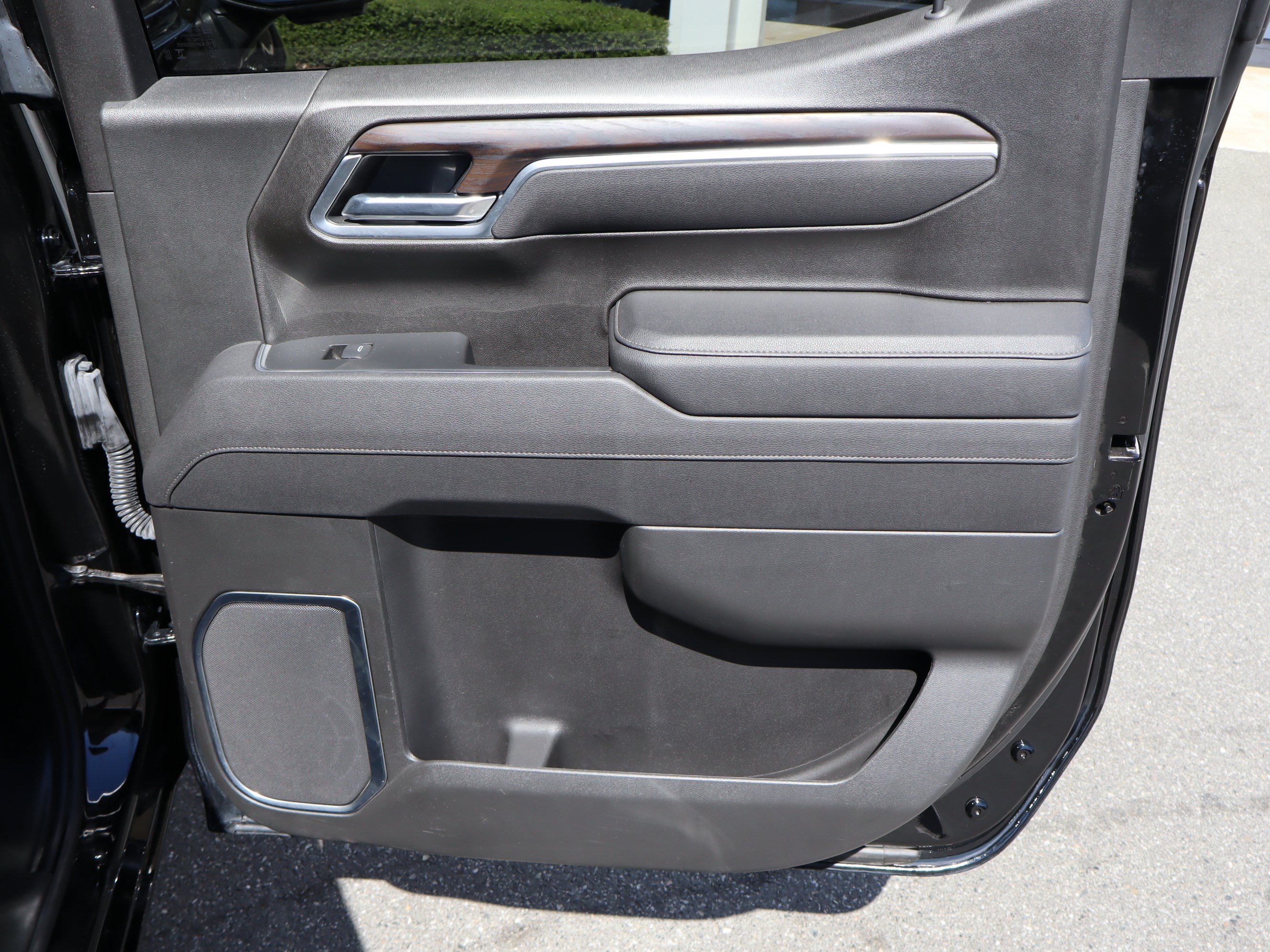 Used 2025 GMC Sierra 1500 SLT AWD/4WD image 31