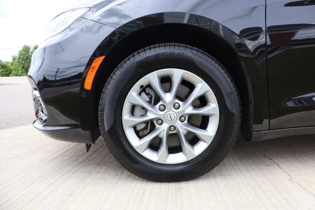 Used 2026 Chrysler Pacifica Select AWD/4WD image 32