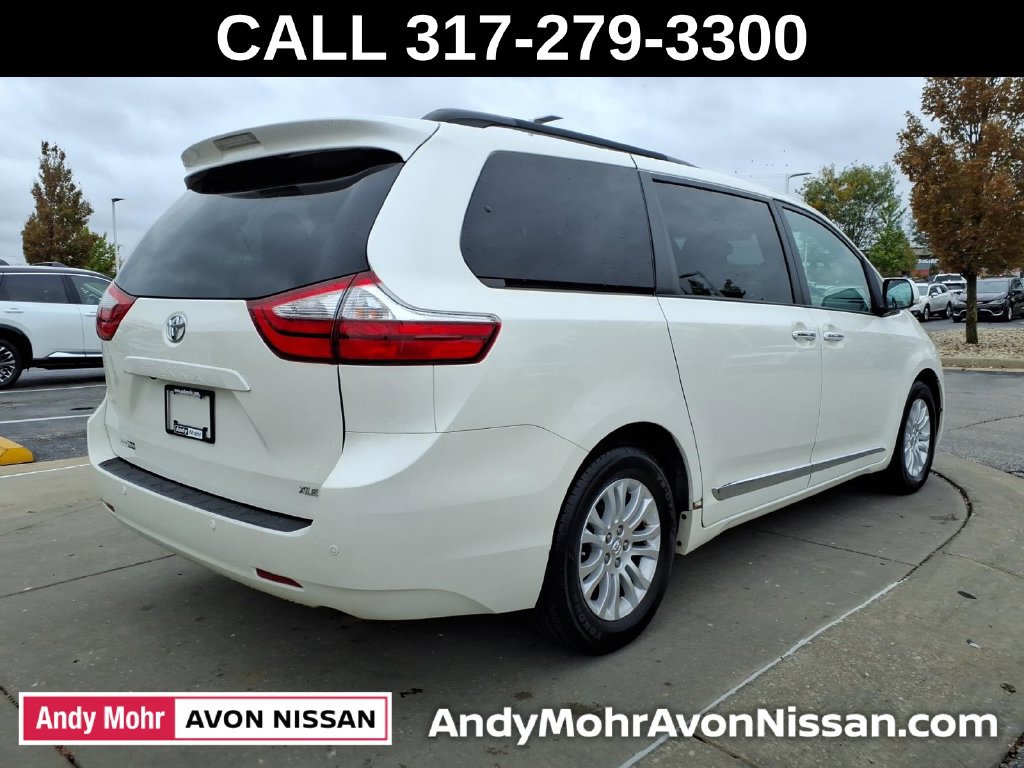Used 2017 Toyota Sienna XLE Premium FWD image 7