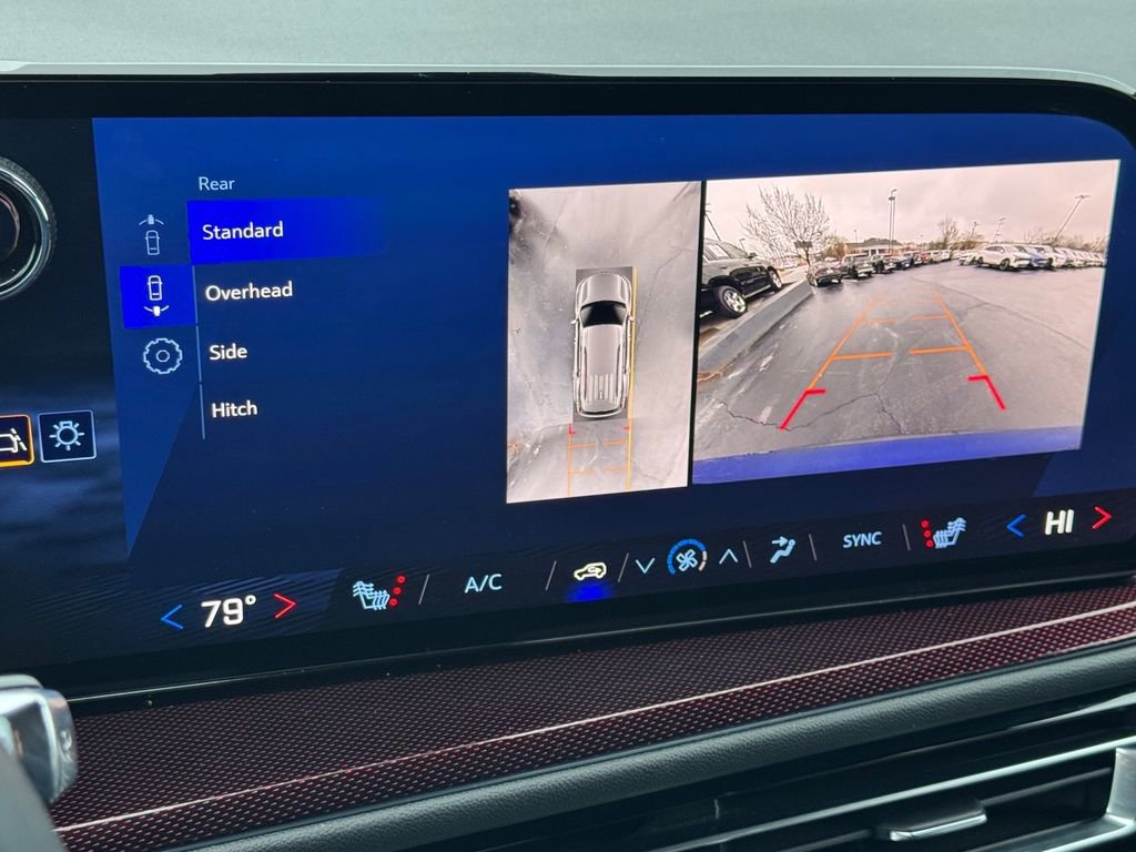 Used 2024 Chevrolet Traverse Z71 image 23