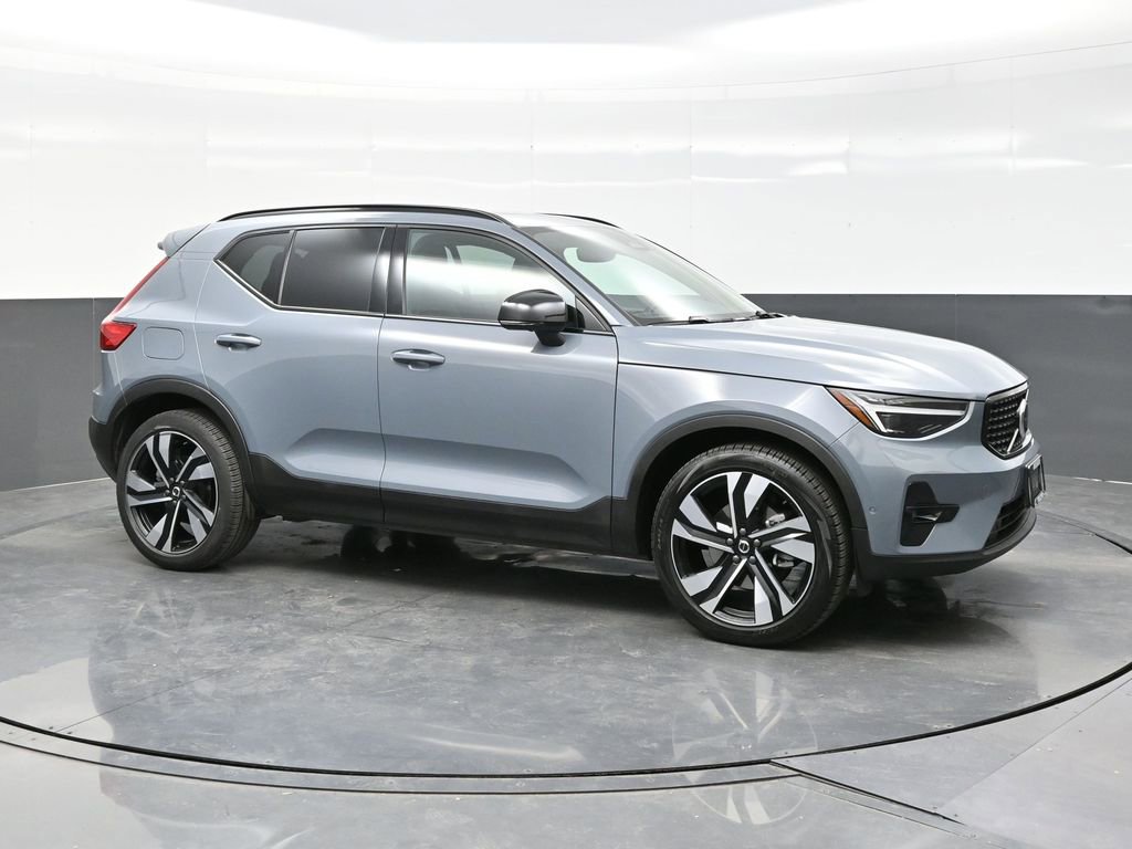 Used 2023 Volvo XC40 B5 Ultimate w/ Protection Package Premier image 8