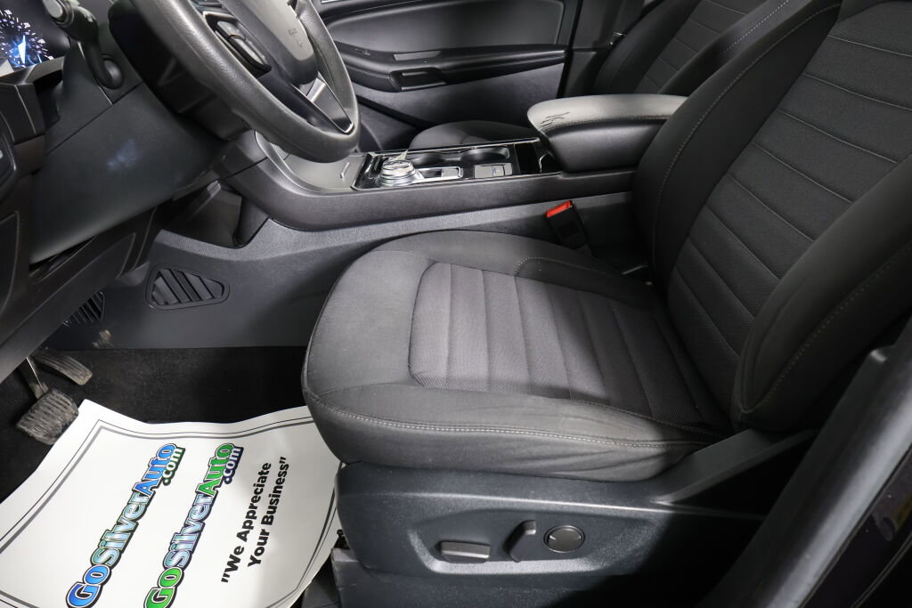 Used 2020 Ford Edge SE image 13