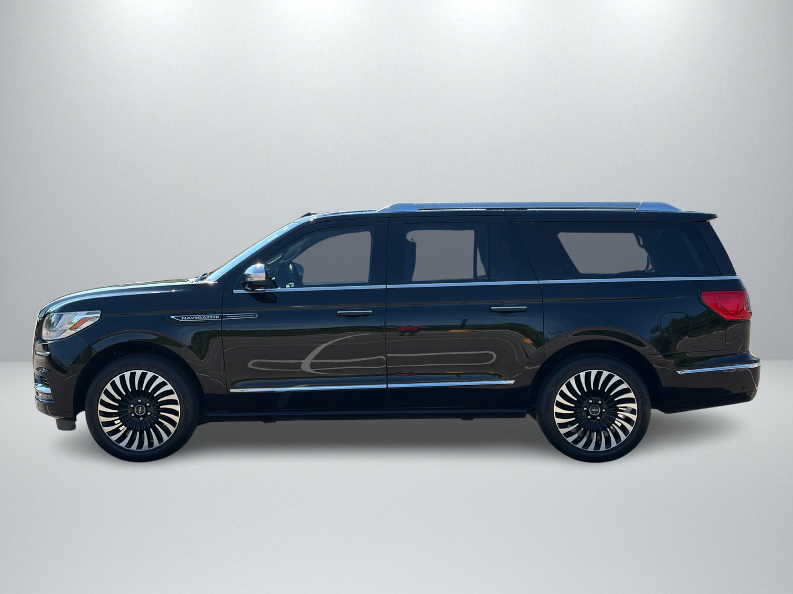 Used 2021 Lincoln Navigator L Black Label AWD/4WD image 2