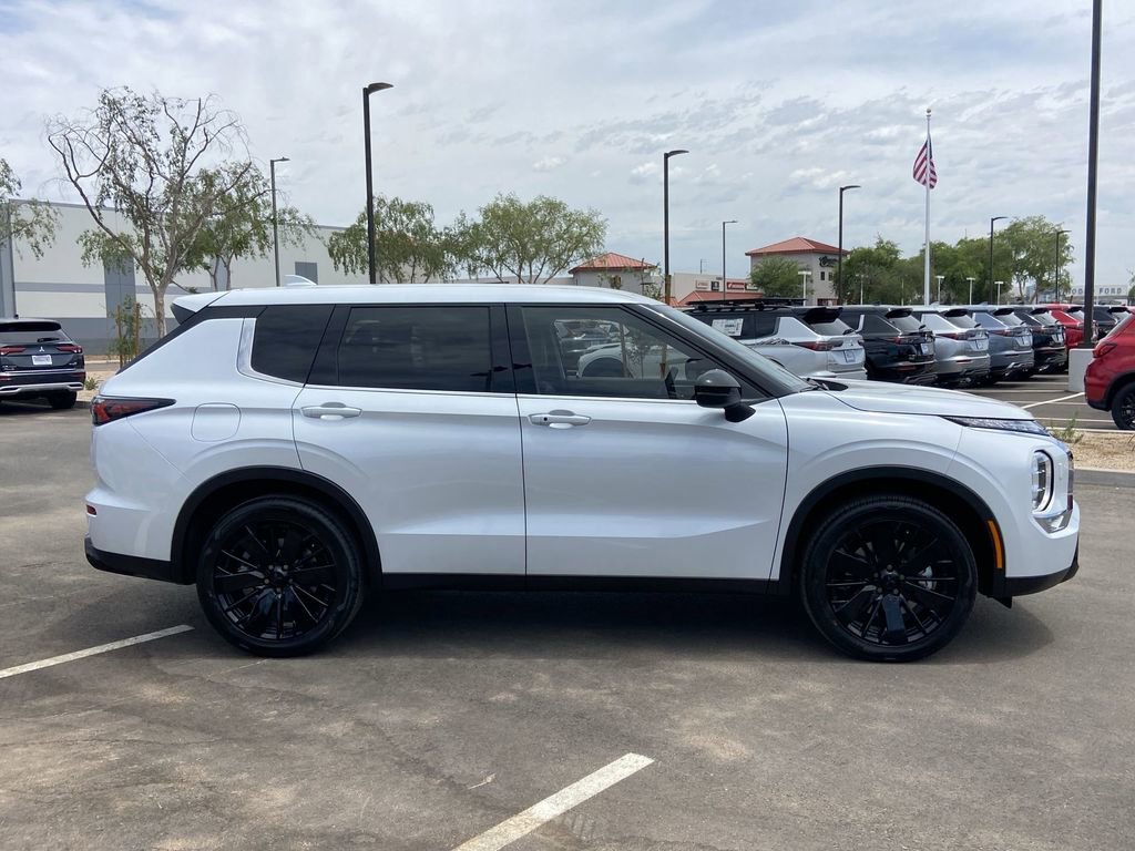 New 2026 Mitsubishi Outlander LE AWD/4WD image 2