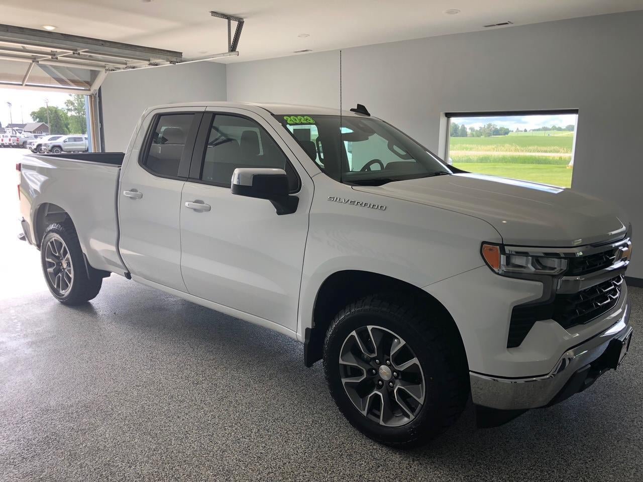 Used 2023 Chevrolet Silverado 1500 LT AWD/4WD image 5