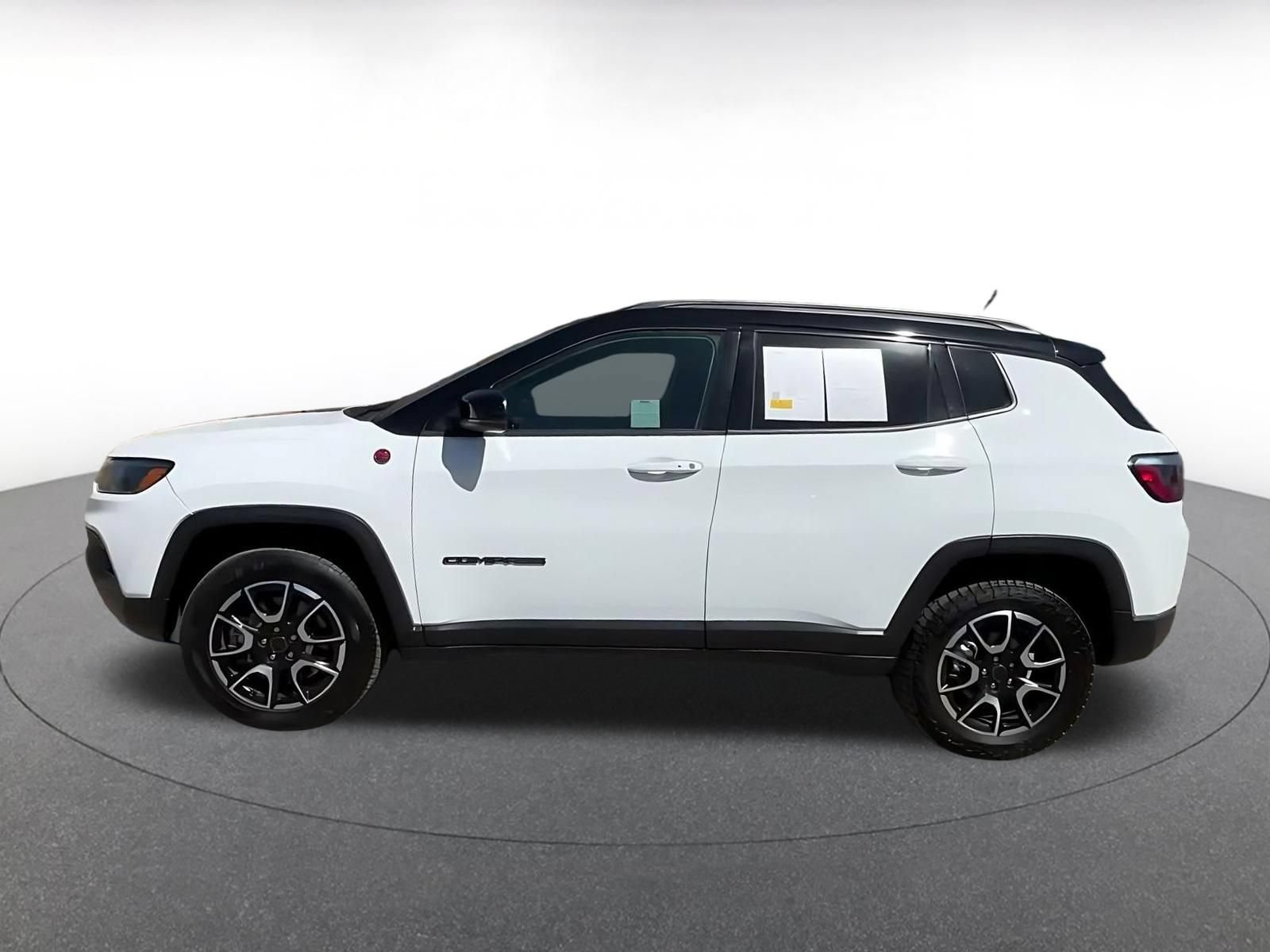 Used 2025 Jeep Compass Trailhawk AWD/4WD image 8